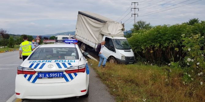 D-100 Karayolunda Kaza 2 Yaralı