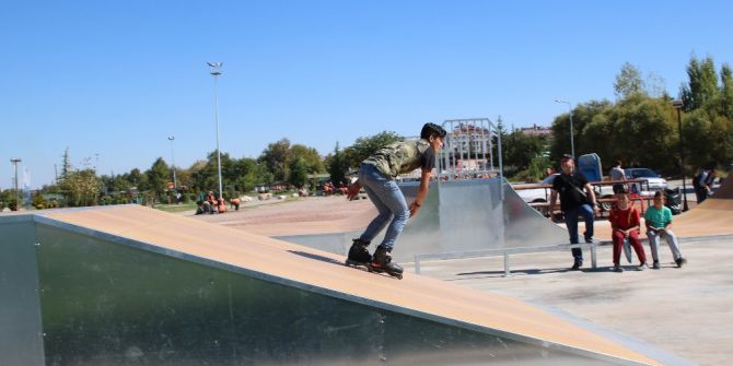 Beyşehir’de Paten Ve Kaykaya İlgi Artıyor