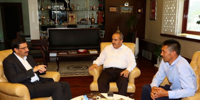 Şehit Ömer Halisdemir’in Kardeşi Başkan Ak’ı Ziyaret Etti