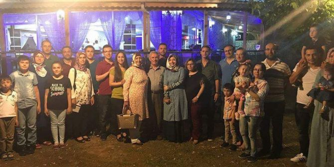 32 Yıllık Öğretmen Arkadaşlarına Veda Etkinliği Düzenlediler