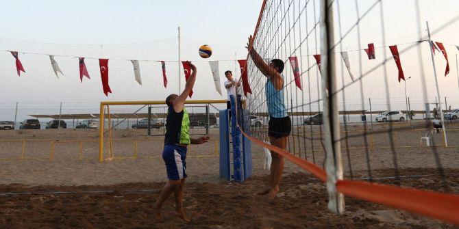 Manavgat’ta Plaj Voleybolu Heyecanı Başladı