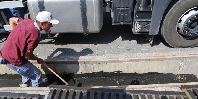 Burhaniye’de Mazgallar Temizlendi