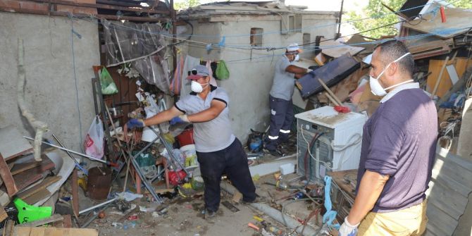 Burhaniye’de Çöp Ev Temizliği