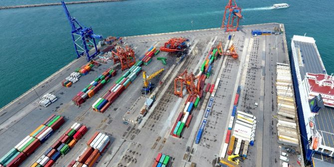 Haydarpaşa Limanı’nda Fırtınadan Devrilen Vinçler Havadan Görüntülendi