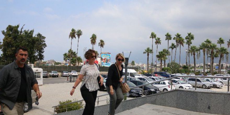 Abd Konsolosu Cezaevinde Tutukluyla Görüştü