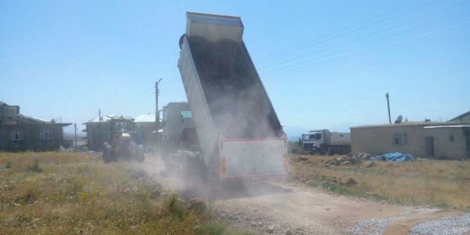 Edremit Belediyesinden Yol Yapım Çalışması