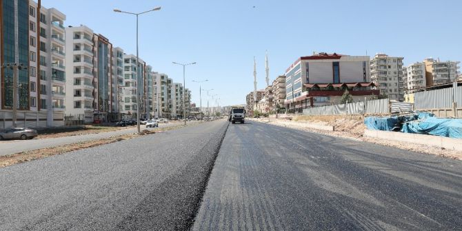 Orhan Doğan Caddesi Asfaltlanıyor