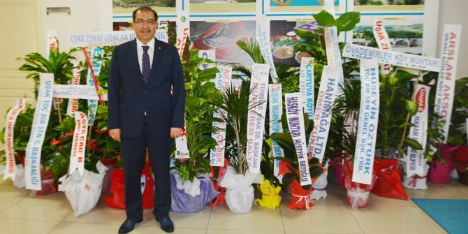 Vali Demir Mutluluğunu Bütün Uşakla Paylaştı