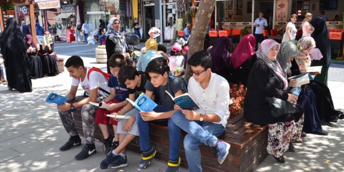 Agd’den Zamansız Ve Mekansız Okuma