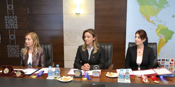 Bakan Özlü’den Kadın Buluşçulara Tam Destek