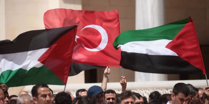 Filistinliler İçin Gıyabi Cenaze Namazı Kıldılar