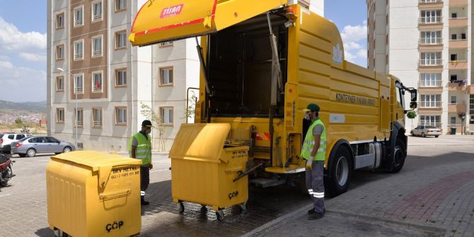 Bozüyük’te Çöp Konteynerleri Yıkanarak Temizleniyor