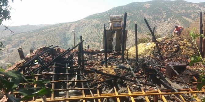 İkamette Çıkan Yangın Evi Kullanılamaz Hale Getirdi