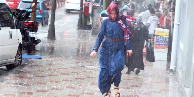 Yağmur Yine Hazırlıksız Yakaladı