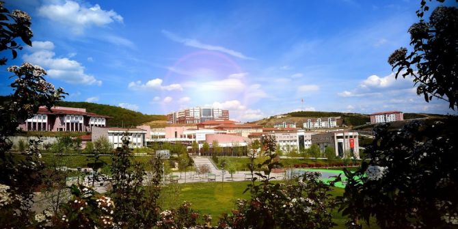 Sağlık Bilimleri Enstitüsü Hızlı Gelişimini Sürdürüyor