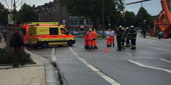 Hamburg’ta Bıçaklı Saldırı: 1 Ölü