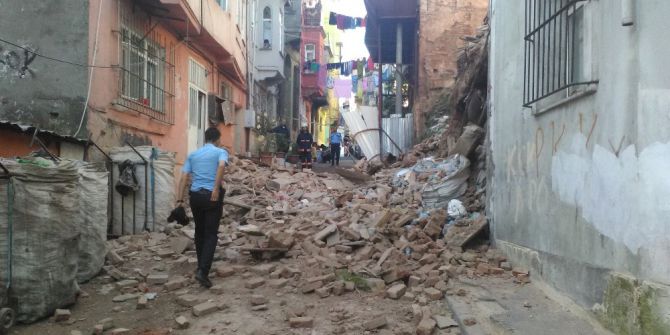 Beyoğlu’nda Metruk Bina Çöktü