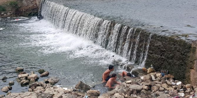 Serinlemek İsteyen Çocuklar Derelerde Yüzdü