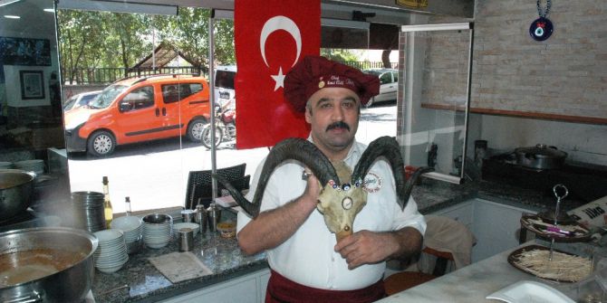 Paça Ustasından Süslemeli "Kelle" Koleksiyonu