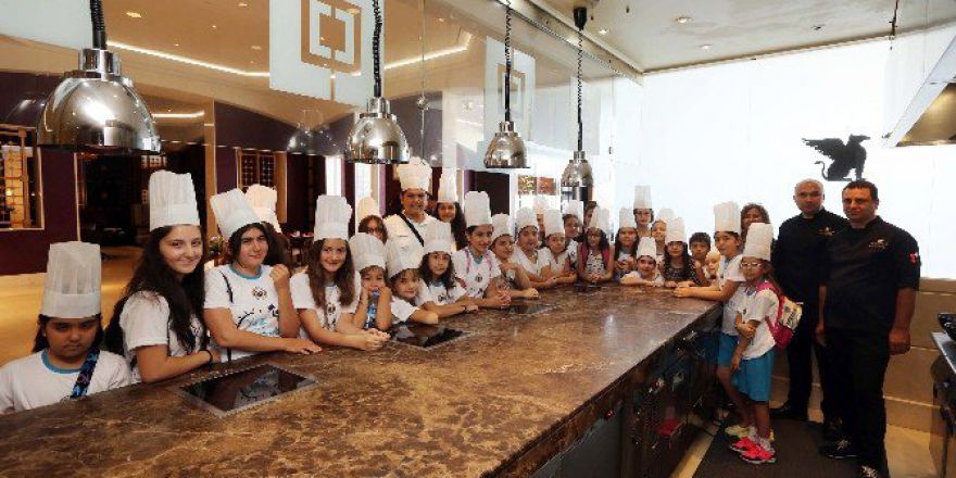Minik Aşçılar İşi Ustalarından Öğreniyor