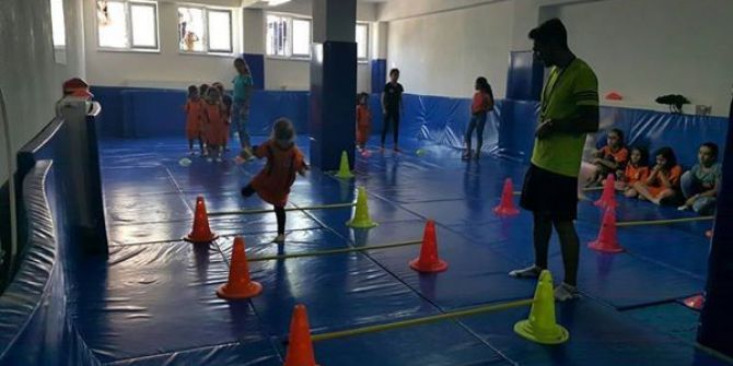 Simav’ın Belde Belediyelerinden Jimnastik Salonuna Malzeme Desteği