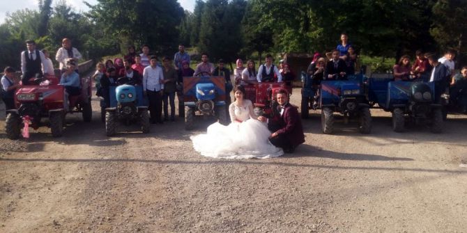 Patpatlı Düğün Konvoyu