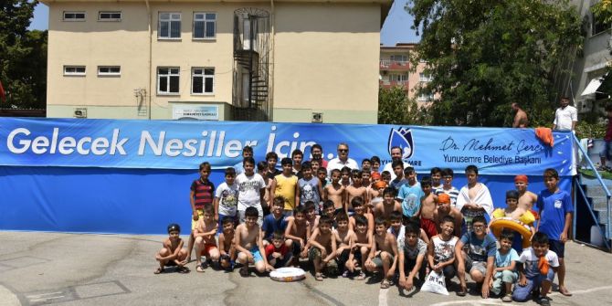 Yunusemre’den Üç Okula Yüzme Havuzu