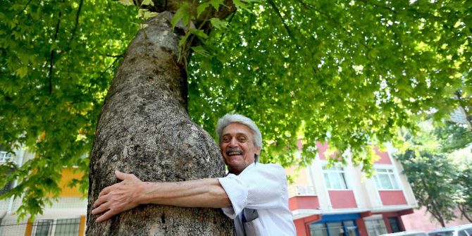 Gençliğinde Diktiği Çınarların Gölgesinde Emekliliğini Yaşıyor