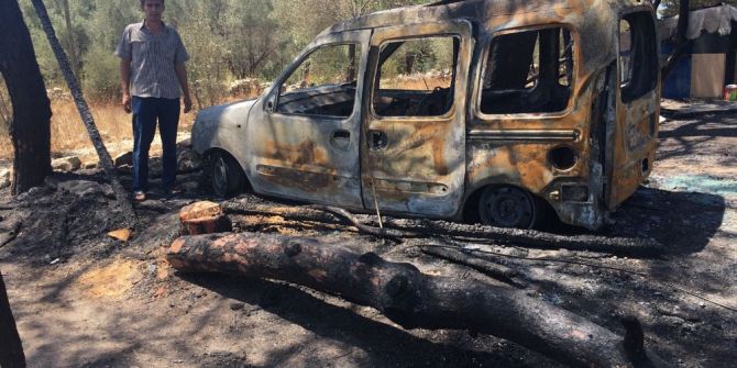 Elektrik Tellerinden Çıkan Yangın Aracı Küle Çevirdi