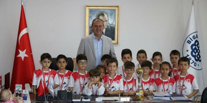 Minik Karateciler Madalya İle Döndü