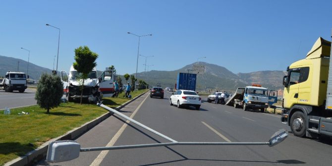Manisa’da Zincirleme Kaza: 2 Yaralı