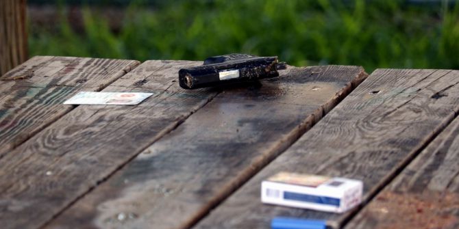 Son Sigarasını İçtikten Sonra Tabancayla İntihar Etti