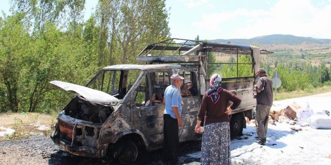 Seyir Halindeki Kamyonet Yandı