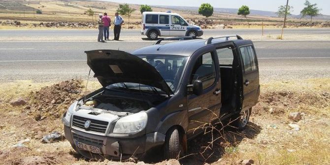 Gaziantep’te Yoldan Çıkan Araç Tarlaya Uçtu: 3 Yaralı