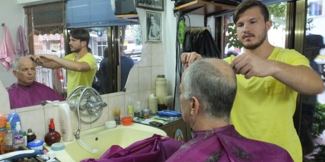 Burhaniye’de 5. Kuşak Berberden Babaya Saç Tıraşı