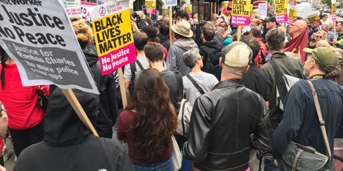 Londra’da Siyahi Genç İçin Protesto Gösterisi