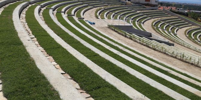 Burhaniye’de Amfi Tiyatro İnşaatında Sona Yaklaşıldı