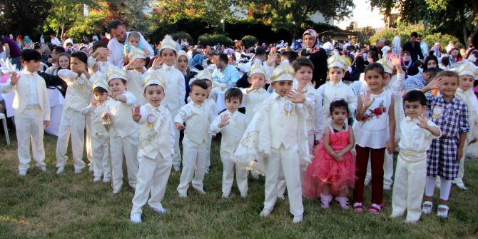 Özdilek Yüzlerce Çocuğa Erkekliğe İlk Adımı Attırdı