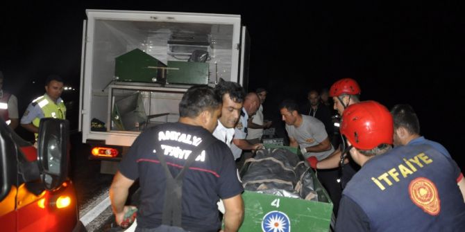 Tatil Dönüşü Kaza: 2 Ölü, 2 Yaralı