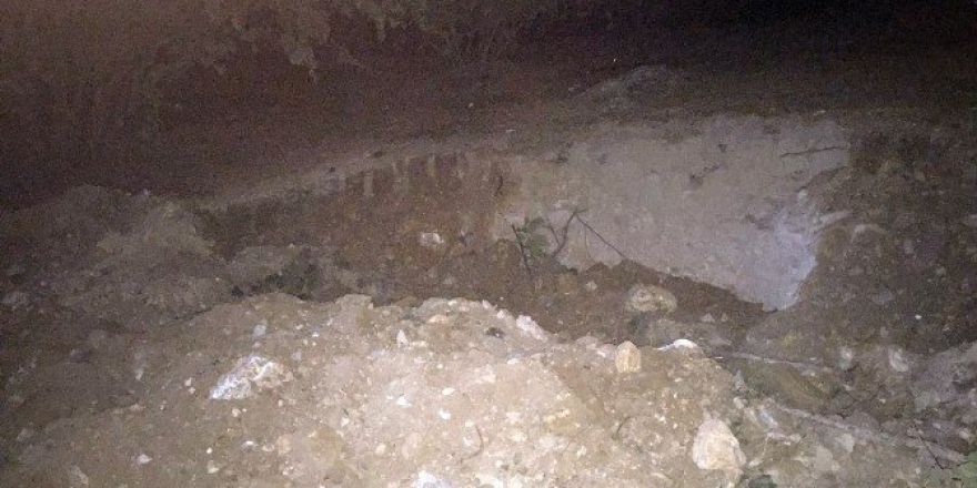 İş Makinesi İle Define Arayan Şahıslar Yakalandı