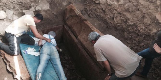 Edremit’te 2 Bin 500 Yıllık Mezar Açıldı