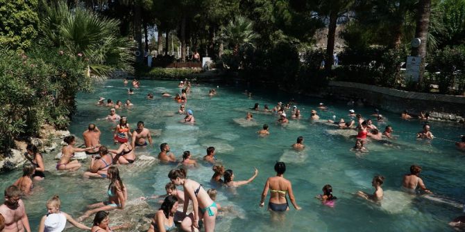 Kleopatra Antik Havuzu’na Turistlerden Yoğun İlgi