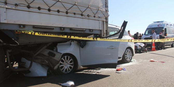 Bolu’da Otomobil Tırın Altına Girdi: 1 Ölü, 2 Yaralı