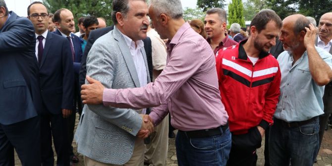 Gençlik Ve Spor Bakanı Osman Aşkın Bak, Tulum Eşliğinde Horon Oynadı