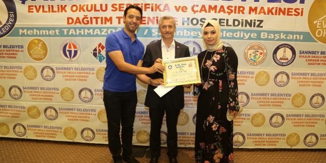 Evlilik Okuluna Katılan 90 Çift Daha Sertifikalarını Aldı