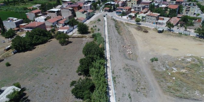 Spil Mahallesindeki Dereye Panel Çit Uygulaması