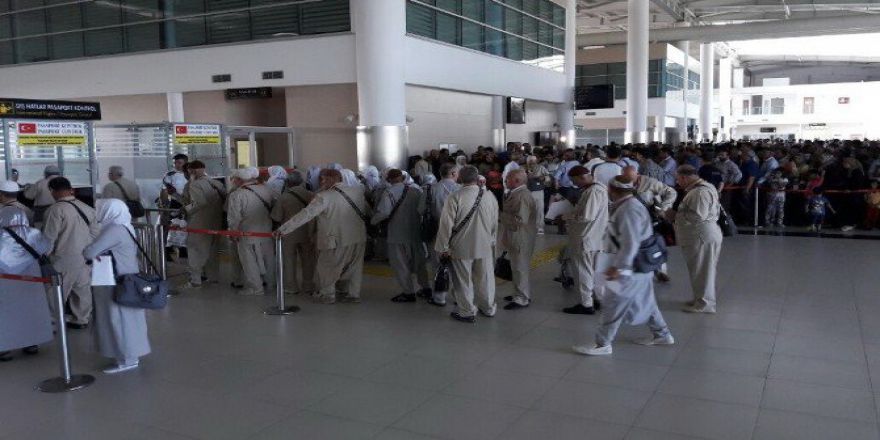 Diyanet İşleri Başkanlığı’nın İlk Hacı Kafilesi Uğurlandı