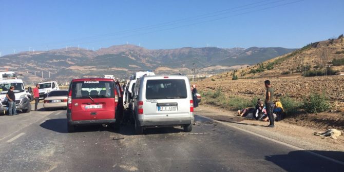 Gaziantep’te 5 Araç Birbirine Girdi: 15 Yaralı