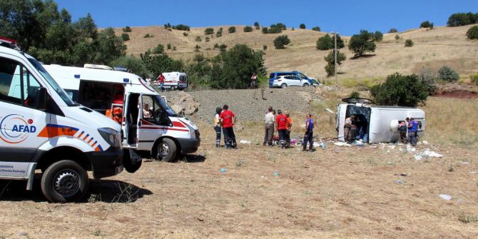 Kapuzbaşı Şelalesi’ne Giden Otobüs Devrildi: 8’i Ağır 26 Yaralı