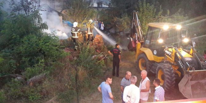 Temizlik Amacıyla Yakılan Ateş Ot Ambarına Sıçradı